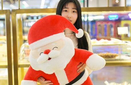 圣诞节给喜欢的女生送什么礼物才能打动她? 圣诞节给喜欢的女生送什么礼物才能打动她?第2张